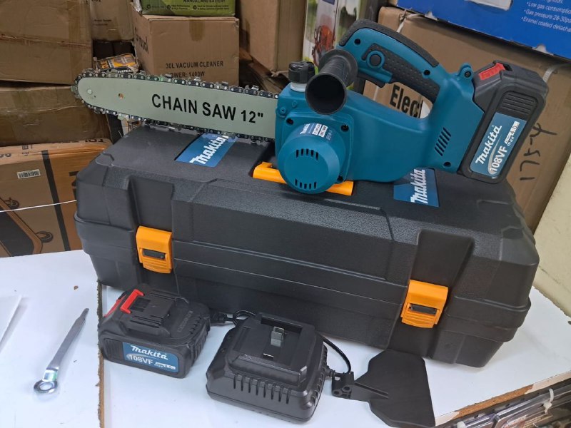 3b828c7a-eecd-4c53-8ad7-3409fc62f082 Makita cordless chainsaw 12" - Image 1