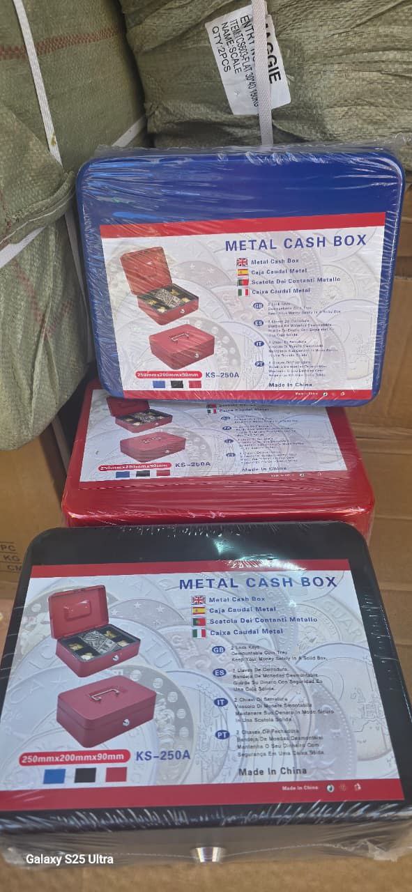 8138bca1-4519-4fae-8f28-af890a0c53cf Metallic cash box 200A - Image 1