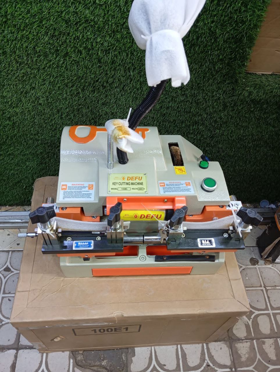 fbf7bfd9-f5d6-4c46-837d-90148583ea0b Key cutting machine DEFU (100E1) - Image 1