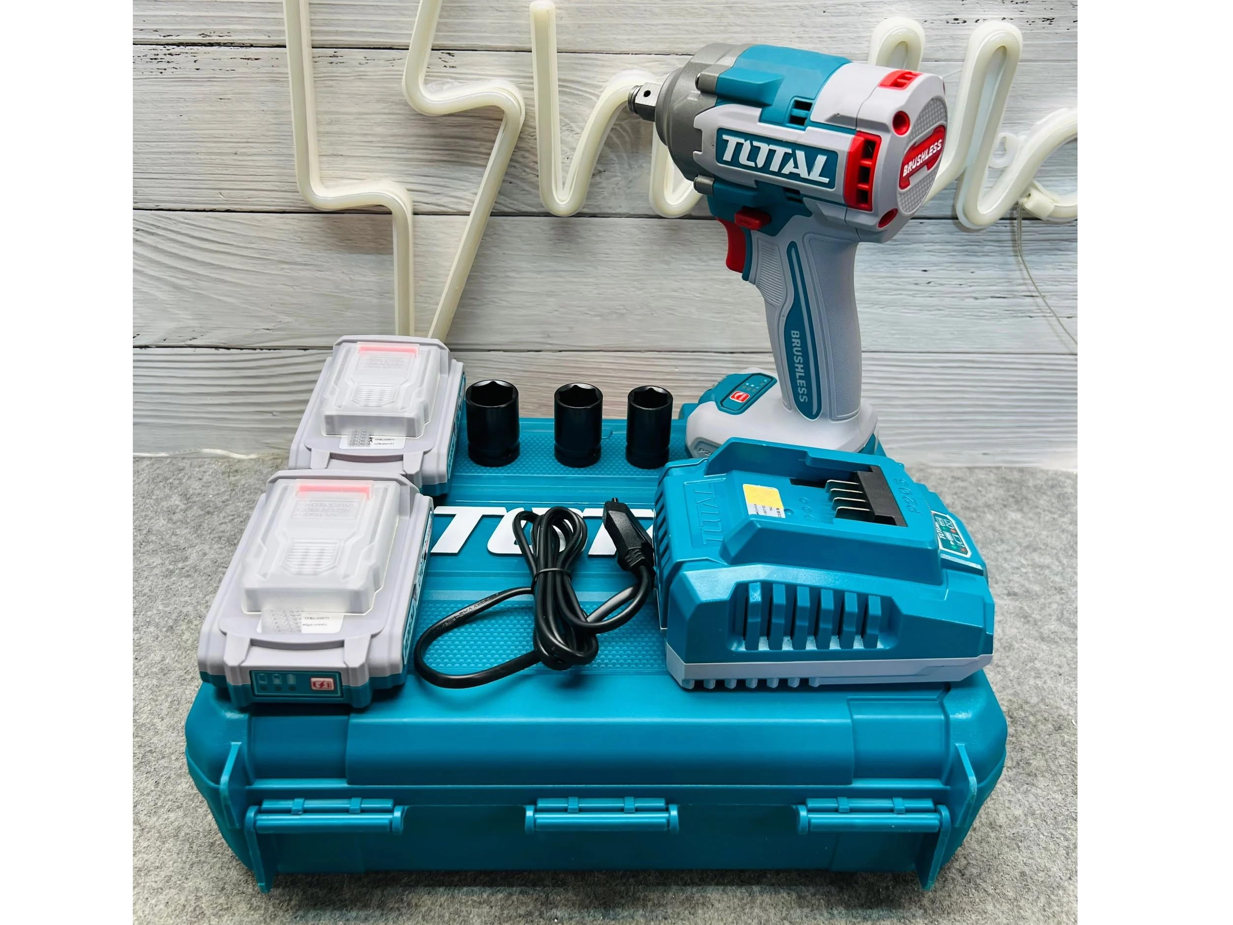 8117xGm7ATL Total Cordless impact wrench 400Nm - Image 1