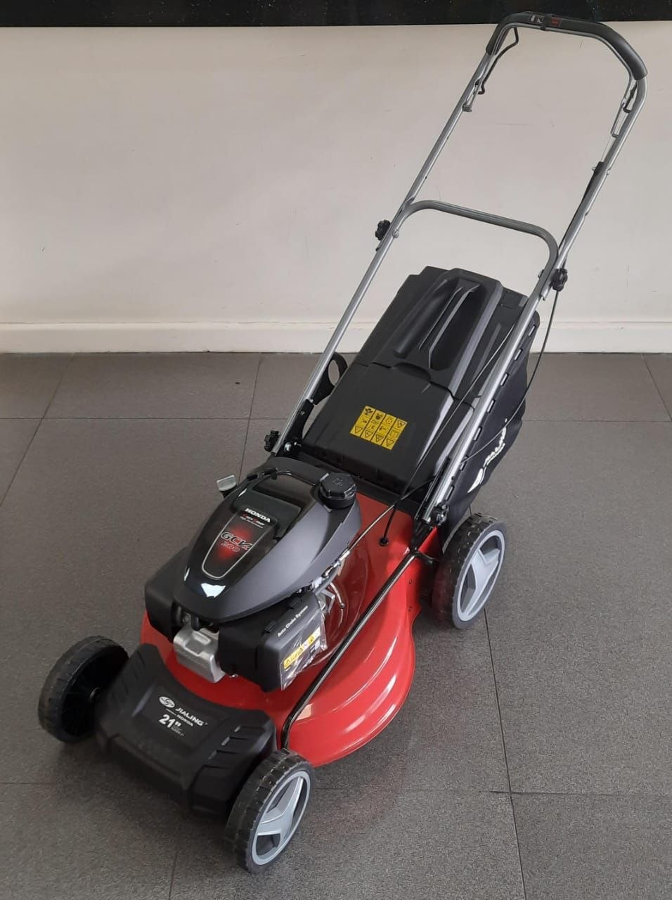 db4d984d-ce73-4623-bba4-9876cb59f65d Honda Petrol Lawn mower 196CC 21 inches SELF- PROPELLED - Image 1