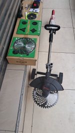 Cordless grass cutter set