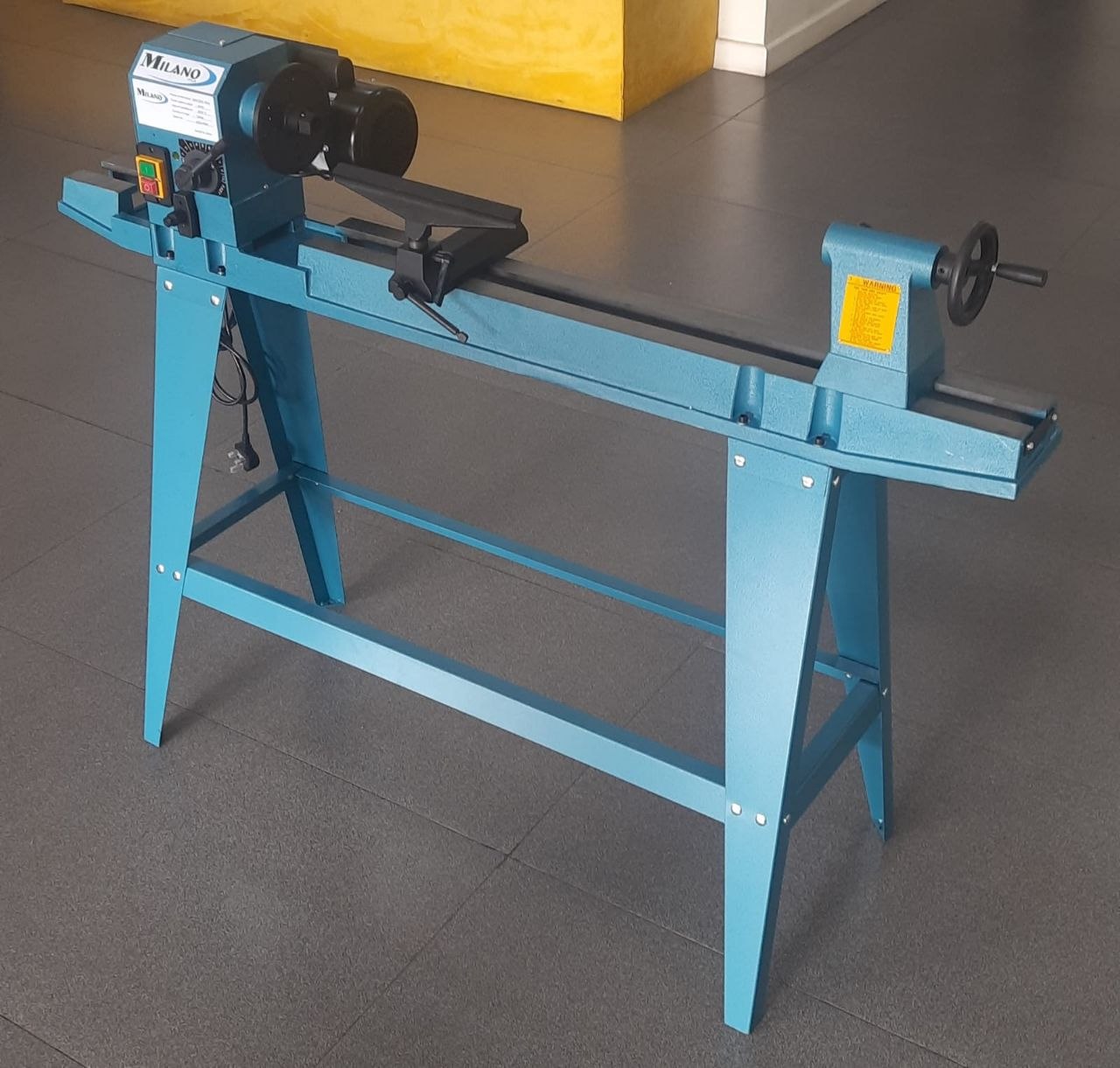 048027f8-f9ff-45ba-af79-b6248e2e941e Milano Italia 550W Electric Wood Lathe (Model: WL550) - Image 1