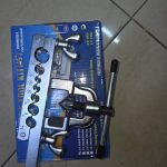 Pipe flaring tool set