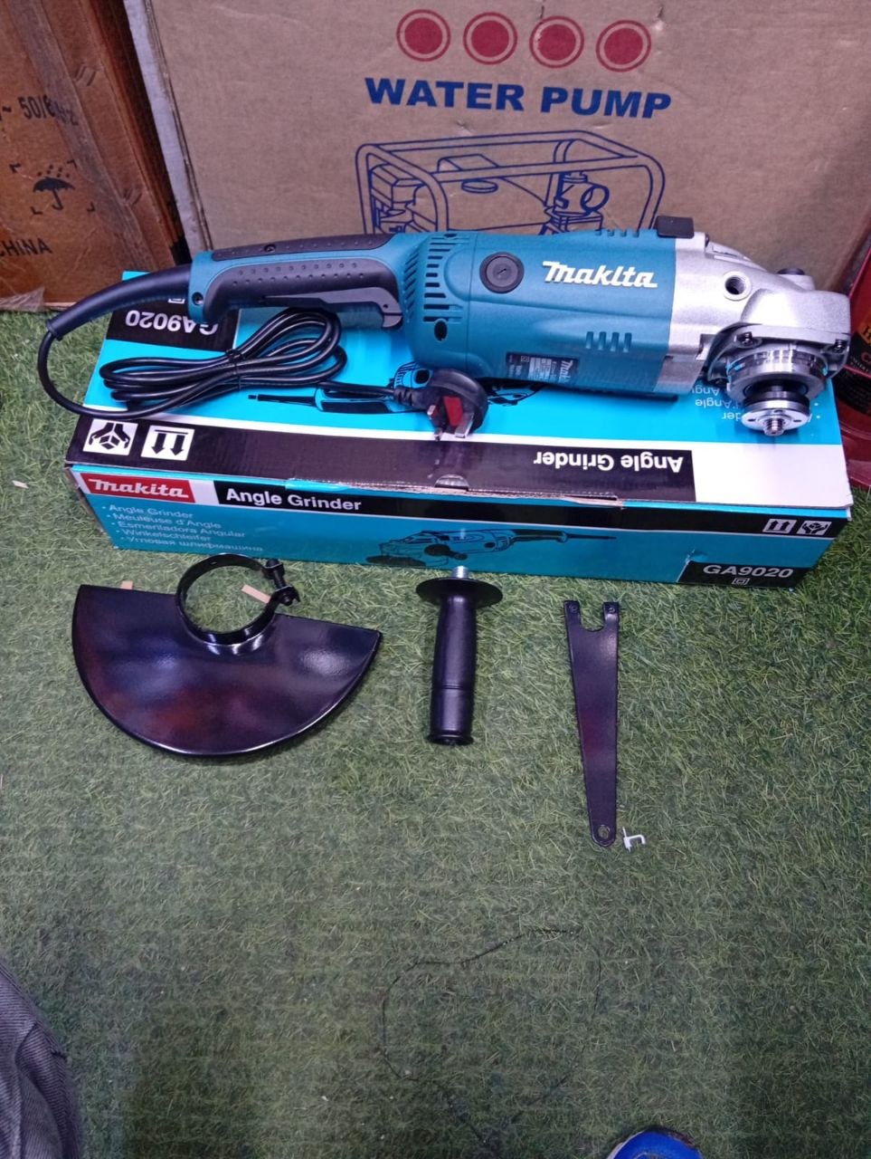 7f637e37-1981-4fea-9646-4340a372d4b8 Makita GA9020 angle grinder 2200W 230mm - Image 1