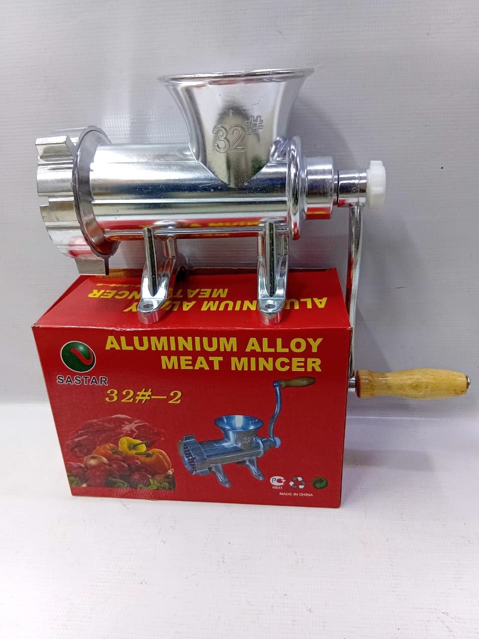8c0e8faa-51f2-4d36-a2fe-deb9db0a7417 #32 manual meat mincer - Image 1
