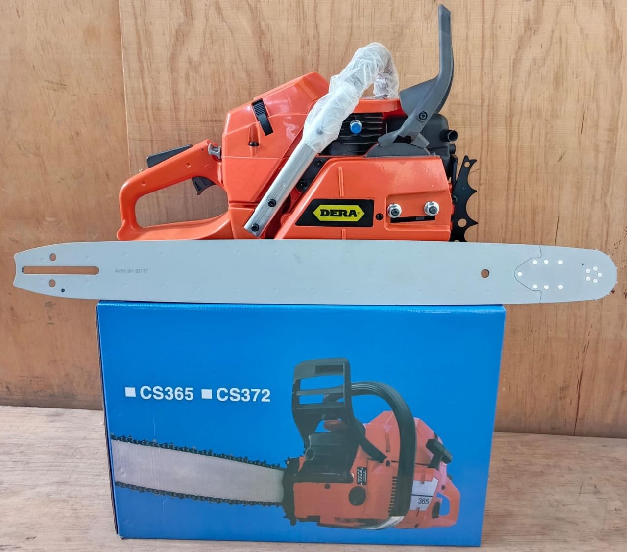 f3879d70-1971-492b-abac-77aa61de18ad Dera brand petrol chainsaw 58CC - Image 1
