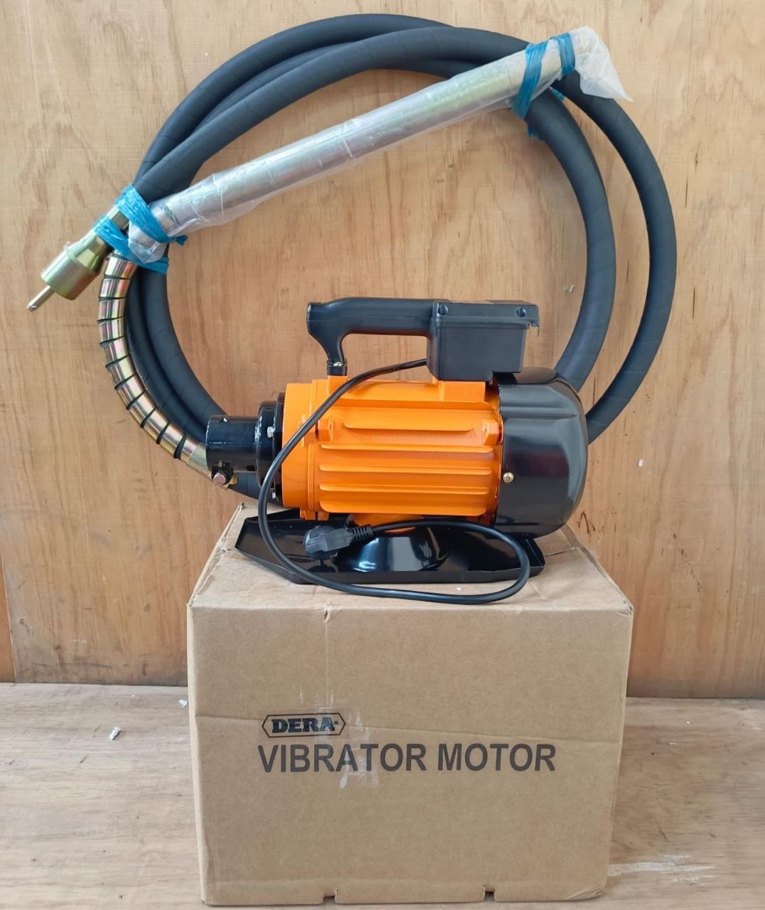 f6e946d7-c52e-485c-875b-fc51cf26c4d1 Dera brand concrete vibrator - Image 1